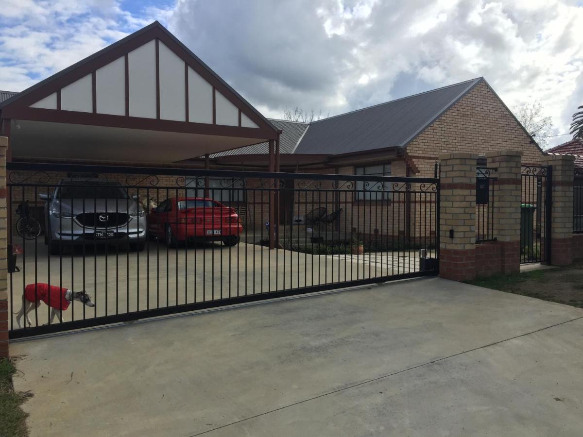 Modern, Private And Close To Town. Albury Exteriör bild