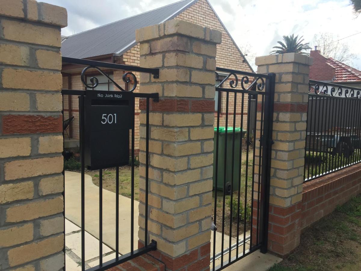 Modern, Private And Close To Town. Albury Exteriör bild